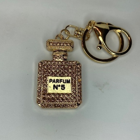 Accessories - GOLD KEYCHAIN ✨✨✨